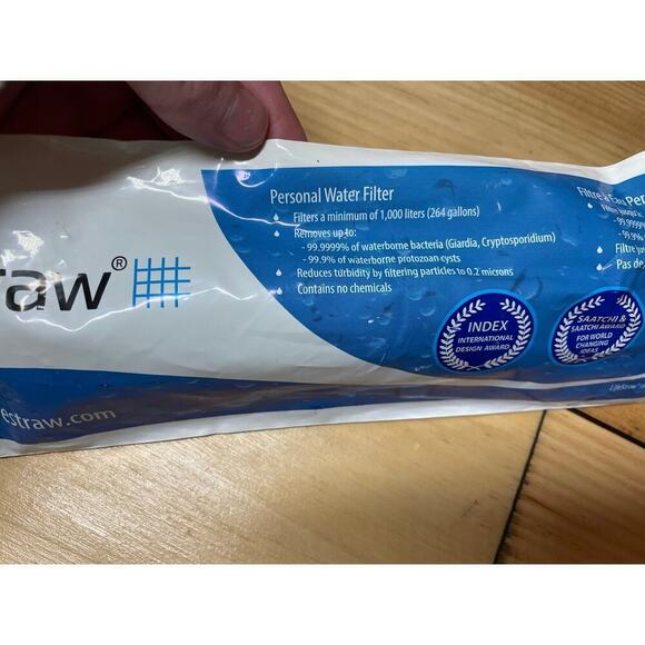 NEW! Life Straw Personal Water Filter. Camping Travel Emergency - Picture 2 of 3